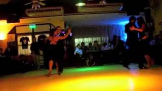 Ezequiel Paludi & Geraldin Rojas y Andrea Bassi & Alice Gaini bailando Tango en Milonga 10