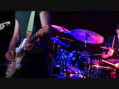 220Voltov - 220 Voltov - Oči (live, Klub 77, 10.11.2015)