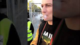 LX kifft Joint vor Polizei 👮‍♀️