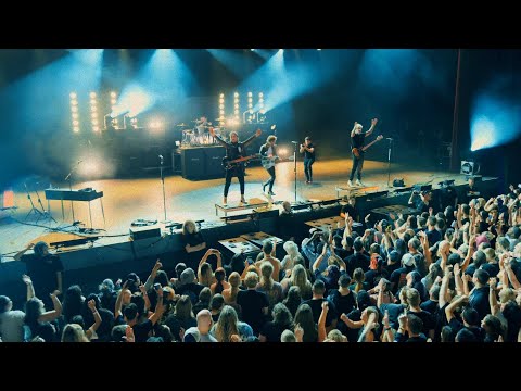BOYS LIKE GIRLS - HEELS OVER HEAD (LIVE FROM THE MGM MUSIC HALL AT FENWAY PARK)