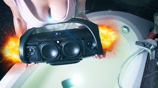Разобрал САМУЮ БОЛЬШУЮ колонку JBL! Bass Test JBL BoomBox в ВОДЕ..