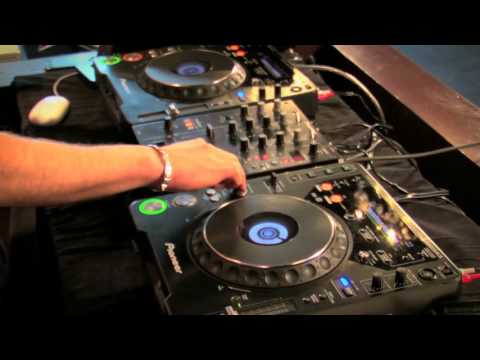 How to DJ Free Video Tutorial 2013 - Beatmatching Perfectly | DJ Master Course