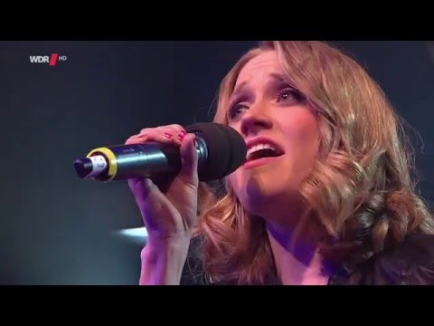 Helau - Carolin Kebekus (Adele Parodie) // Mit deutschen Untertiteln!