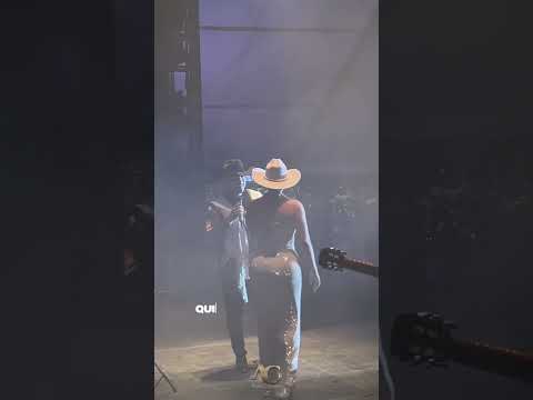 Cantando Con Jessi Uribe En Concierto En San Martin Meta  #musica #cantanteinternacional #musicos