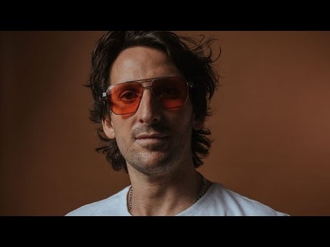 Lobel y Vale Acevedo Lo Que Me Hacía Bien y El Muchacho De Los Ojos Tristes