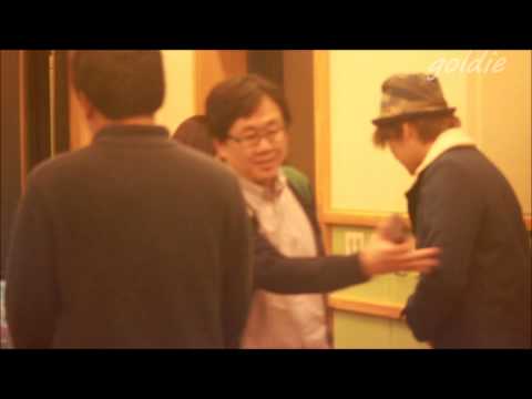 121107 Sukira - Sungmin & Ryeowook waving goodbye :)