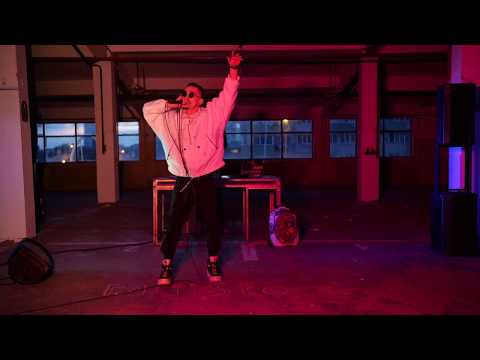 PRNY prezinta: JUNO live @PlantVillage