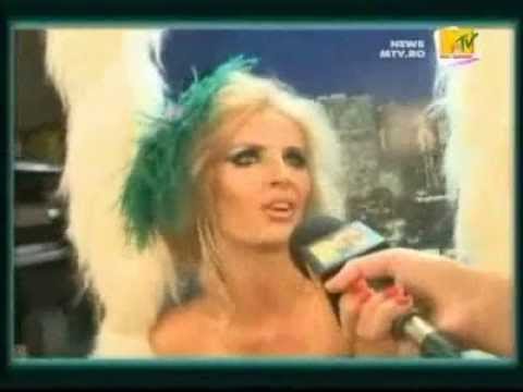 Filmari "Hooky Song" feat. Smiley @ MTV News