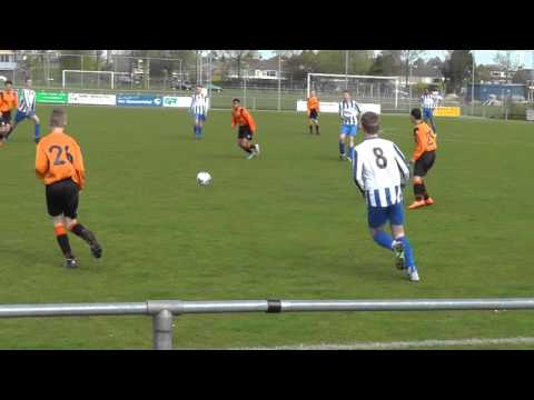 16 april 2016 Lopik C1 -  VV De Meern C2 com 2-2 er wordt goed gevoetbald