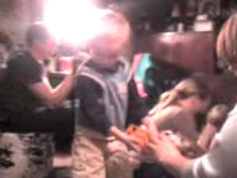 Emme, anna käärid ma lõikan selle puruks..:D