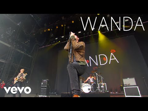 Stehengelassene Weinflaschen - Wanda
