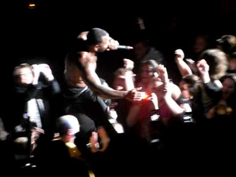 Flo Rida - Club Can't Handle Me; Flo Ridin' around the crowd (Live)