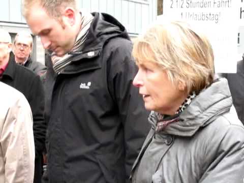 Bürger demonstrieren gegen Behörden-Schließung