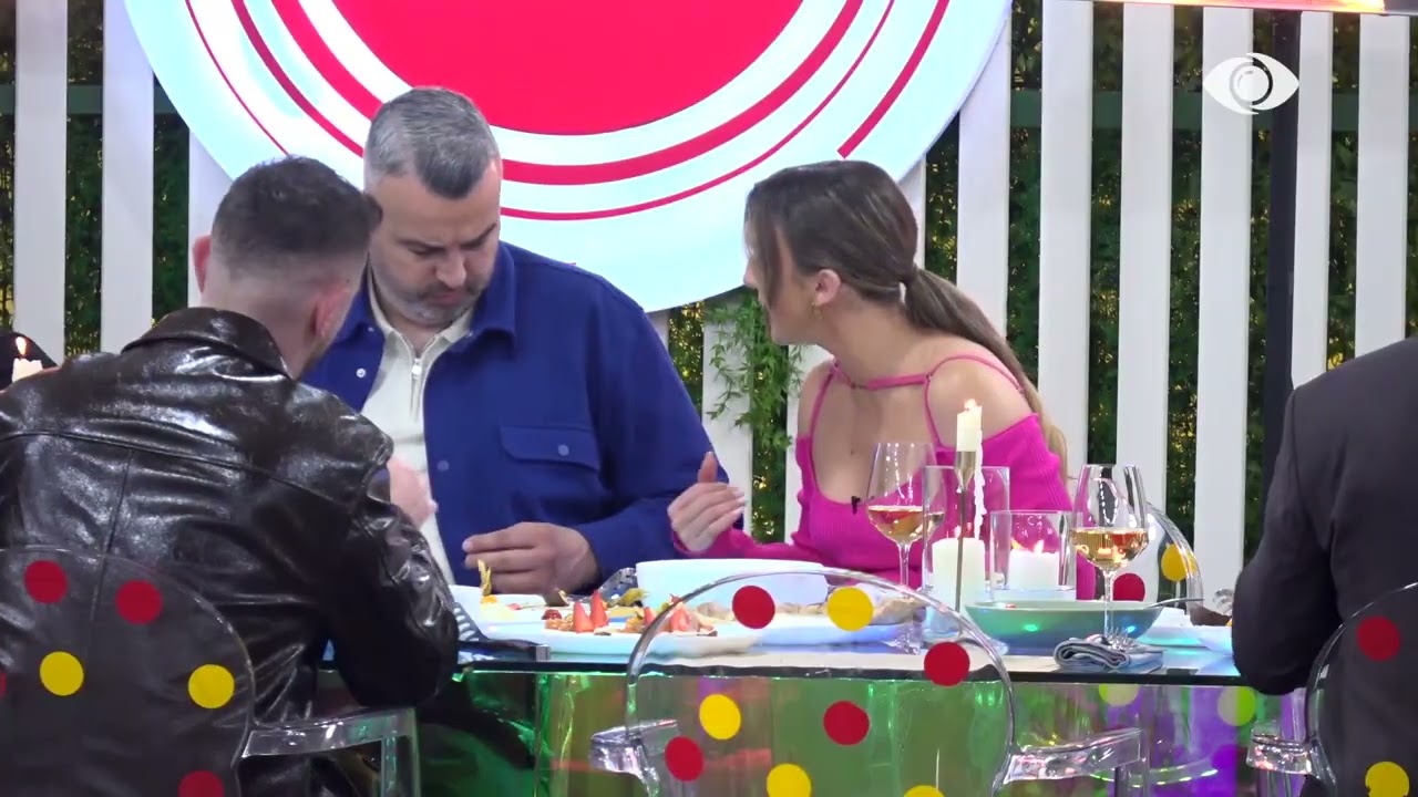 Ta njoh kalibrin ty…/ Juela diskuton me Rogertin gjatë darkës