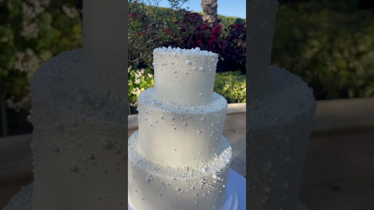 Our favorite wedding cake trend