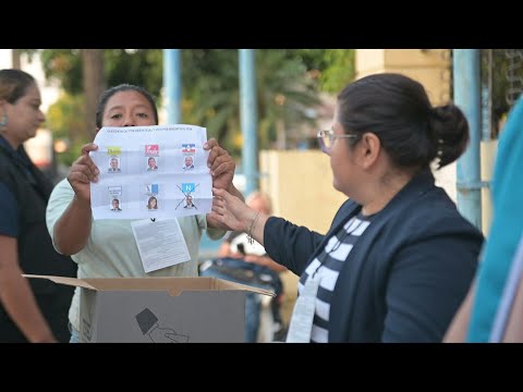 Video Thumbnail: Vote counting begins as polls close in El Salvador | AFP