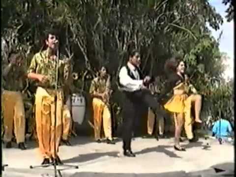 GALLOS SHOW. EN UN SOLO PIE