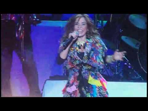 Videoclip de A La Madre (Live Version) — Gloria Trevi