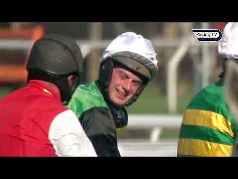 Niall 'Slippers' Madden wins the 2006 Grand National on board Numbersixvalverde