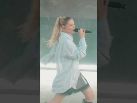 @EstherGraf mit „Kippenlänge“ das erste mal live on Stage 🚬 #esthergraf #unreleased