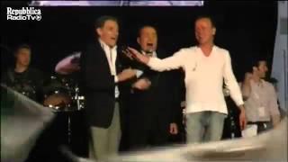 Berlusconi,Lettieri e Gigi D&#39;Alessio cantano  &#39;O surdato &#39;nnammurato - 27/05/2011