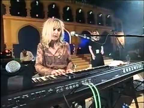 Donna Lewis performing Love Him live at the Commonwealth Games in Malaysia