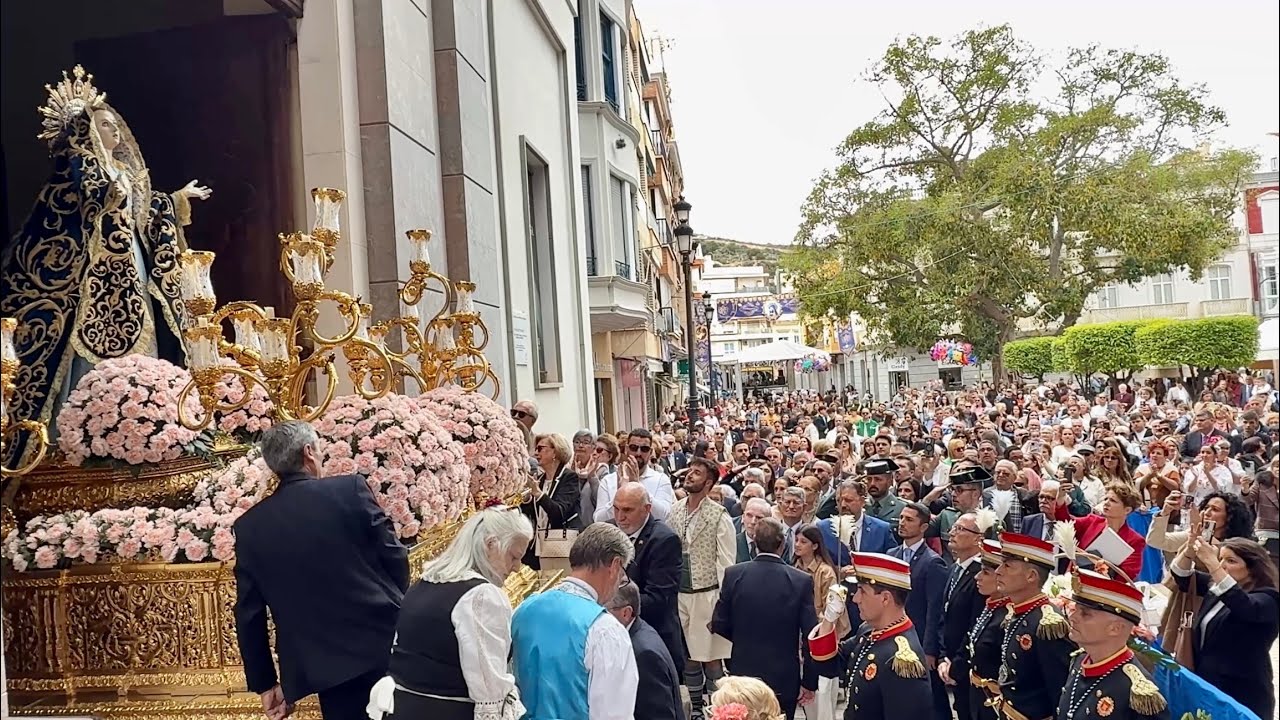 Multitudinaria ofrenda floral a la Patrona de Águilas