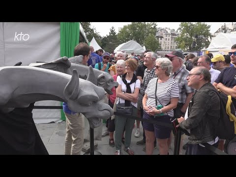 Le Village du chantier, sur le parvis de la cathédrale Notre-Dame