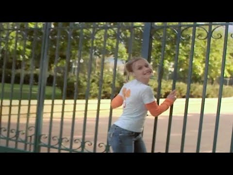 Disneyland Paris Hotel TV - French - early 2018