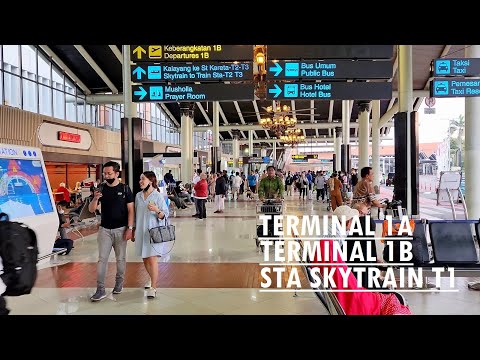 Caminhe pela estação Skytrain Terminal 1A e 1B e T1 no Aeroporto Internacional Soekarno Hatta - Jacarta