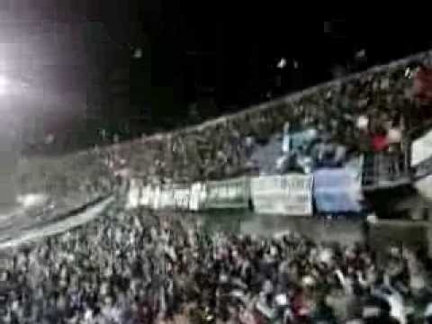 "Recibimiento con etiquetas de cerveza Indios Kilmes" Barra: Indios Kilmes &bull; Club: Quilmes