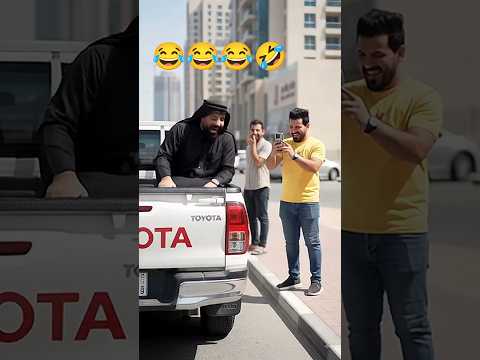 سباق السيارات القزمة ودفعة الرجلين المضحكة! 🚗🏎️😂