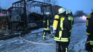 preview picture of video 'Unfall und Vollsperrung: Lastwagen brannte auf der A44 bei Breuna'