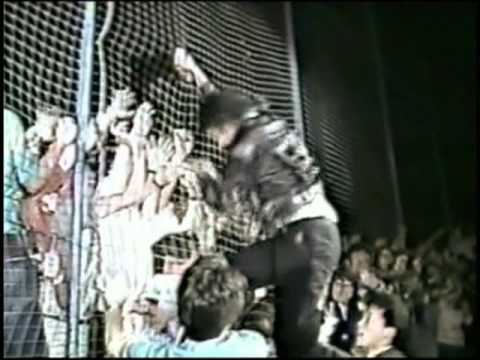 Michael Jackson Bad live in Japan 1987 michael climbs up the safety net