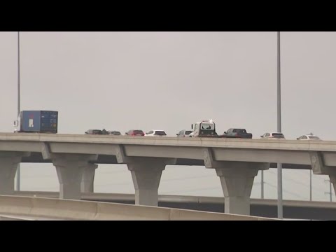 Drivers stranded on flyovers, several multi-vehicle wrecks reported due to ice | FOX 7 Austin