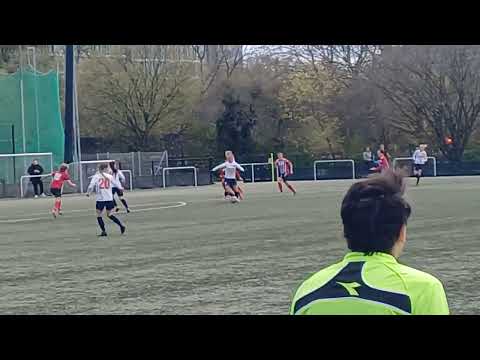 B.93 TV: Mille Bech afslutter, men Østerbro IF keeperen redder