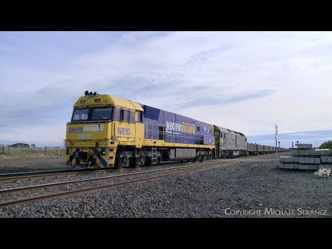 Pacific National Steel Train 3XM4 With Bonus Containers (14/9/2022) - PoathTV Australian Railways