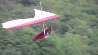 preview picture of video 'Ellenville Hang Glider Landing #5 - 2014-05-26'