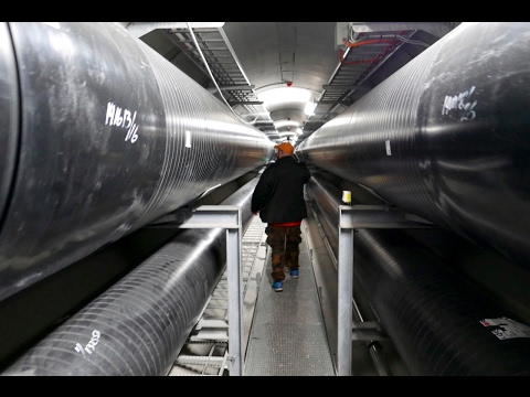 Underground, nede i varmetunnelen under Københavnshavn,