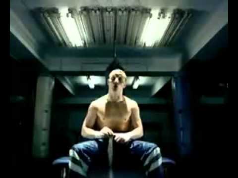 7 i po, Onda samo gurash kontejnere!