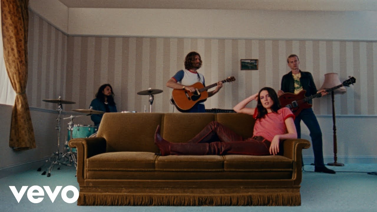The Sofa - Wolf Alice 和訳 by radictionary The Sofa - Wolf Alice 和訳 by radictionary