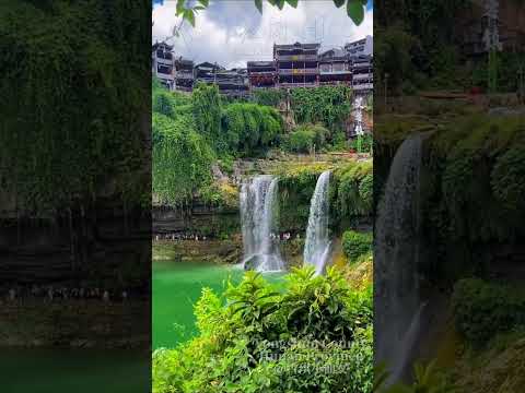 Visite a antiga cidade de Furong, situada em uma #cachoeira na província de Hunan.#travel #nature