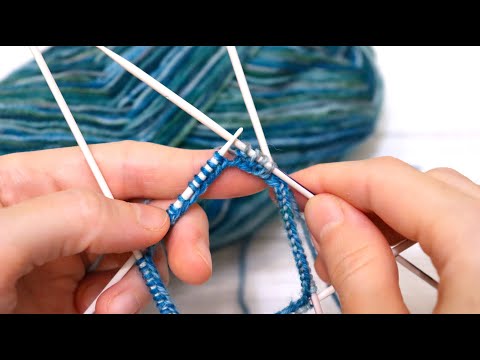 Решила связать мужские носки спицами. Показываю, сколько я набираю петель в самом начале