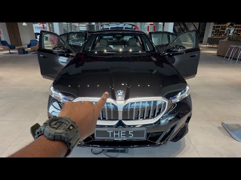 NEU! BMW 520i M Sport in Saphirschwarz Metallic & Veganza perforiert und gesteppt | Espressobraun