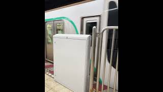 今後こんな感じのデザインが標準になっちまう東急の電車たち #半蔵門線 #水天宮前駅 #東急2020系