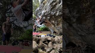 Photo of problem TNT recto in Tamajón boulder Area