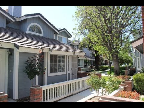 Townhome near Gosford Rd/ Ming Ave close to shopping centers, CSUB, Riverwalk, and the Kern River bike path. property video