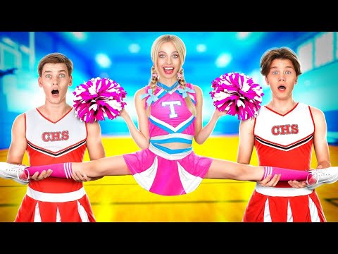 ¡Porristas Reales Contra Falsas en la Escuela! Chicos vs Chicas