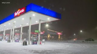 Snow falling in Lorain County as winds begin to pick up