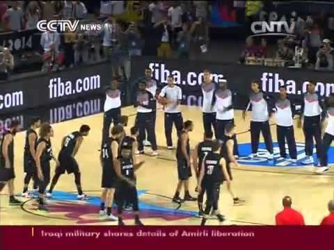 Anthony Davis scores 21 points as USA win third straight